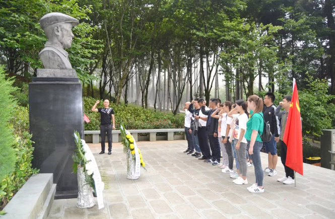中共保山安利醫(yī)院有限責(zé)任公司支部委員會(huì)開(kāi)展“不忘初心，牢記使命”愛(ài)國(guó)主義專(zhuān)題教育活動(dòng)