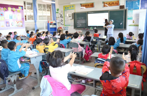 保山安利醫(yī)院為隆陽區(qū)四小、五小、七小、漢莊小學、永昌小學開展復學疫情防護知識培訓