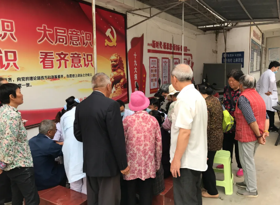 保山安利醫(yī)院到窯灣、龔家莊社區(qū)開展義診活動