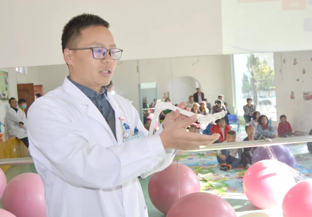 暑期青少年脊柱健康公益課，線上一對一教學(xué)指導(dǎo)！