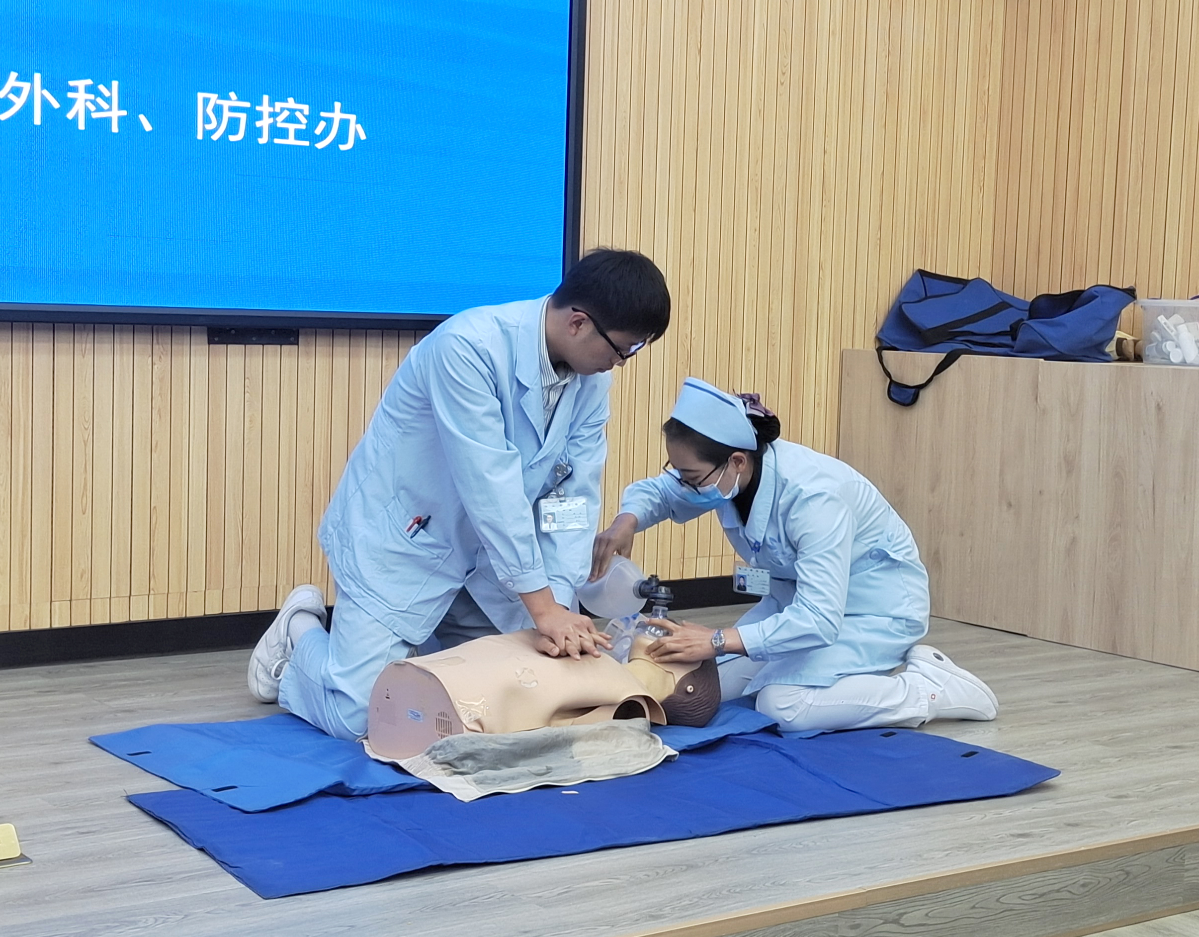 【保山安利醫(yī)院】醫(yī)務(wù)人員到保山城投建設(shè)發(fā)展（集體）有限公司開展系列急救、防控知識(shí)培訓(xùn)