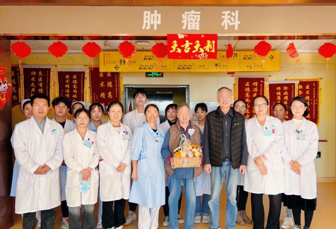 因?yàn)樾湃?，章?tīng)敔攺纳虾?lái)到保山安利醫(yī)院腫瘤科放射治療！